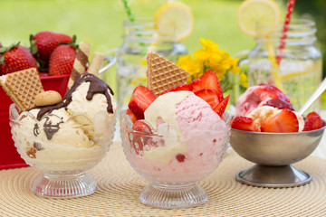 New Neighbors Sundaes on Sunday: April 7